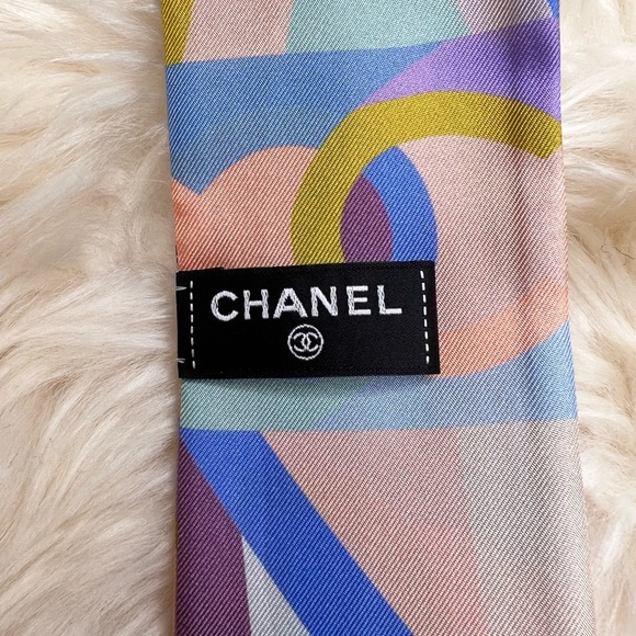 NEW 22C Chanel Bandeau Blue, Light Green, Light Yellow Silk 100% Silk - Picture 6 of 6